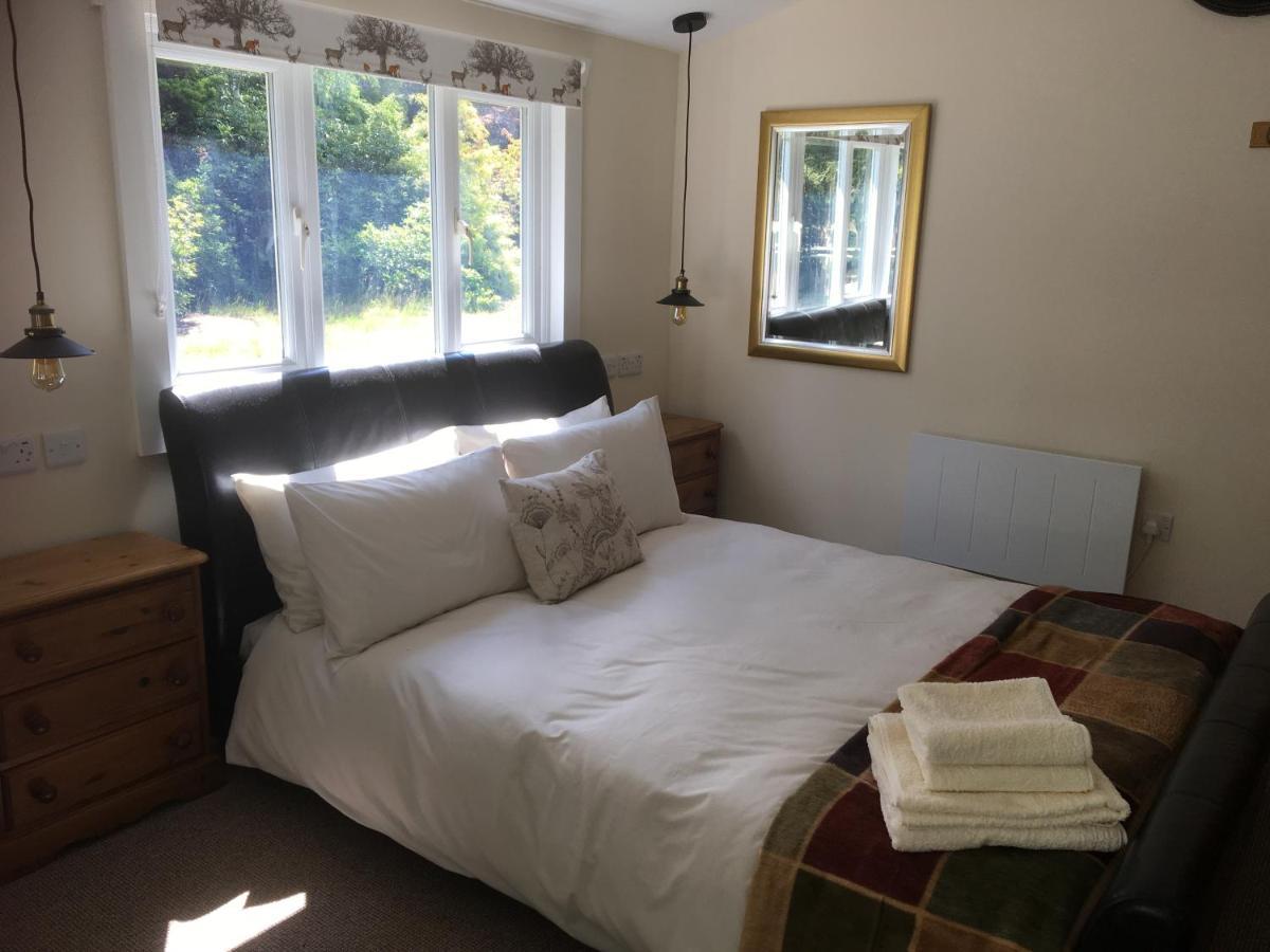 Woodland With Private Wood-fired Hot-tub Farnham (Surrey)