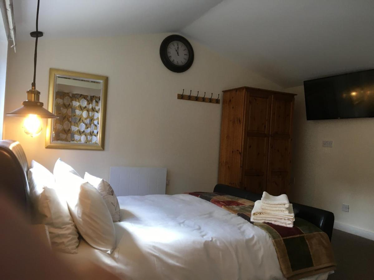 Woodland With Private Wood-fired Hot-tub * Farnham (Surrey)
